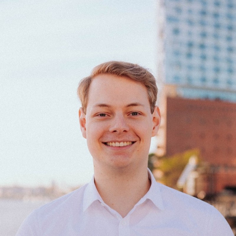 Julius <br class='line_break'>Jung