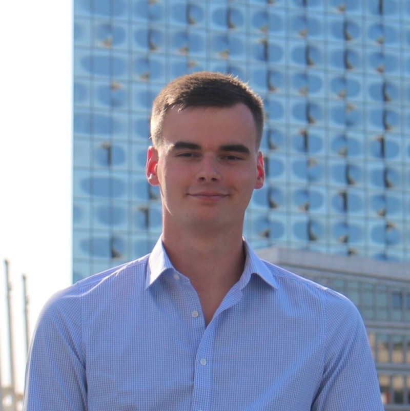 Niklas <br class='line_break'>Kitschischi